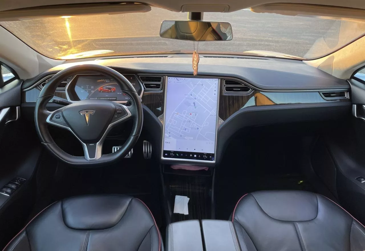 Tesla Model S  85 kWh 2013371