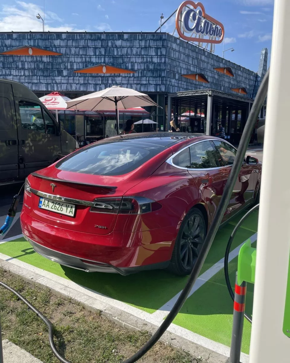 Tesla Model S  85 kWh 2013161