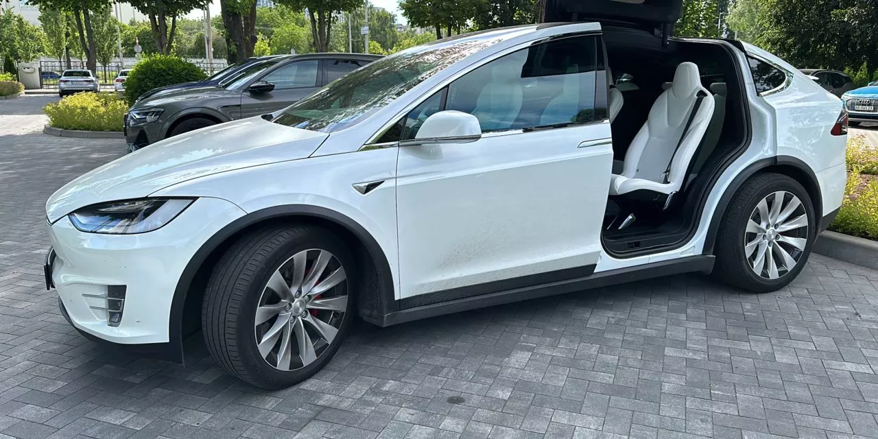 Tesla Model X  100 kWh 2020111