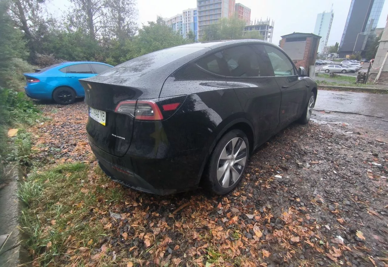 Tesla Model Y  82 kWh 202321