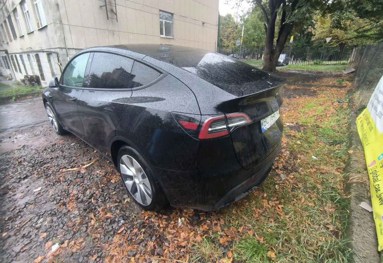 Tesla Model Y  82 kWh 202331