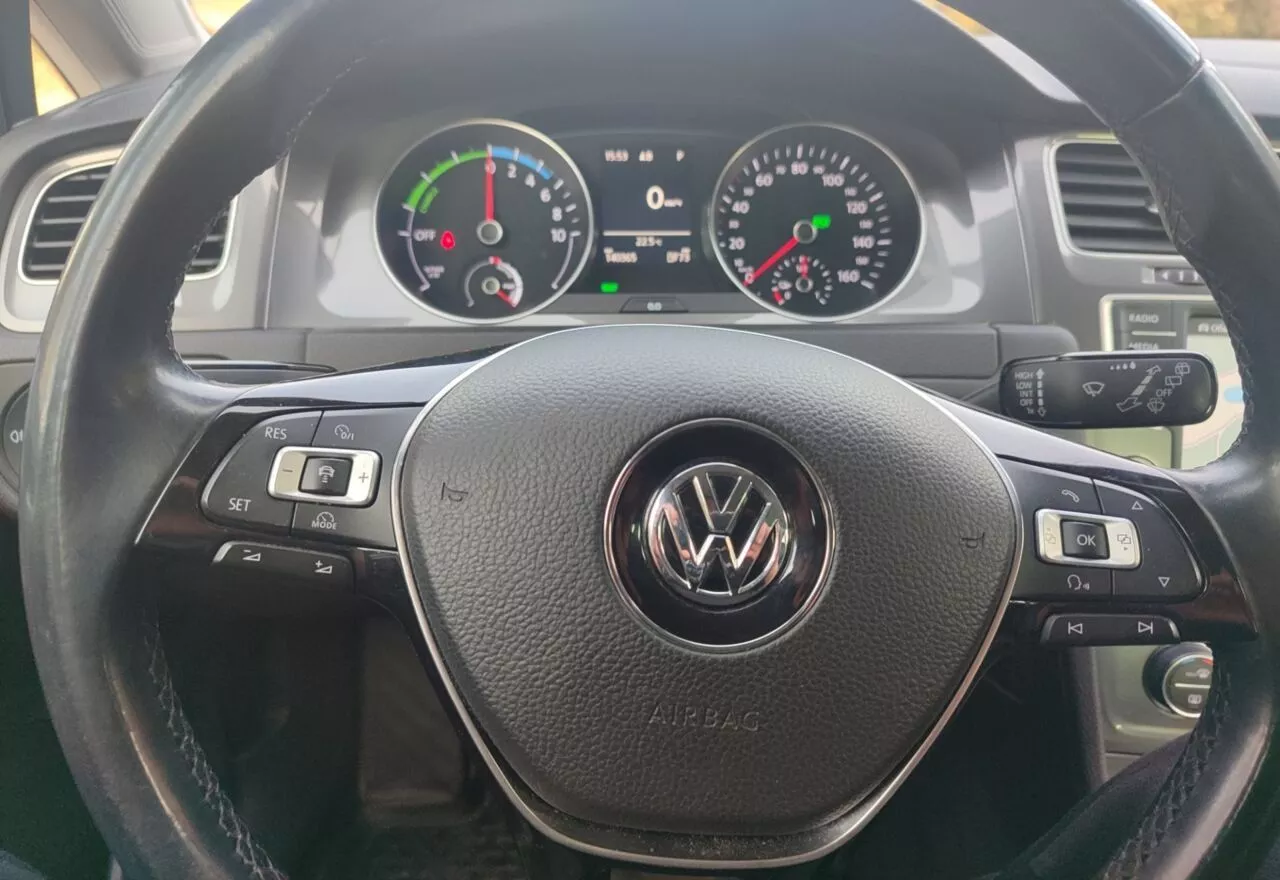 Volkswagen e-Golf  24 kWh 2015111