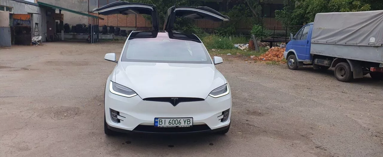 Tesla Model X 