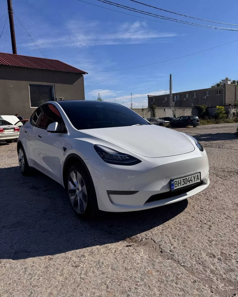 Tesla Model Y  82 kWh 202321