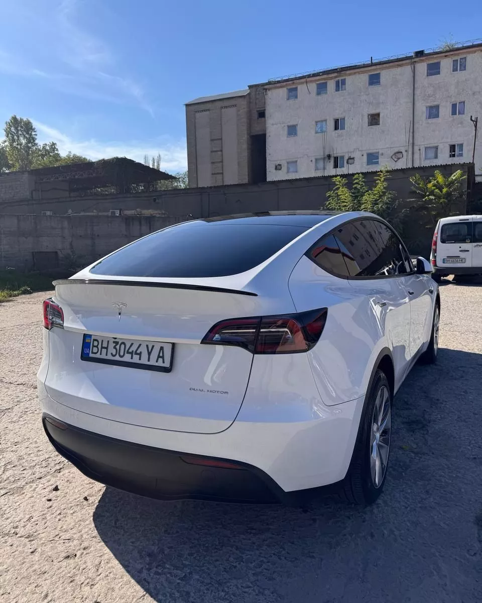 Tesla Model Y  82 kWh 202331