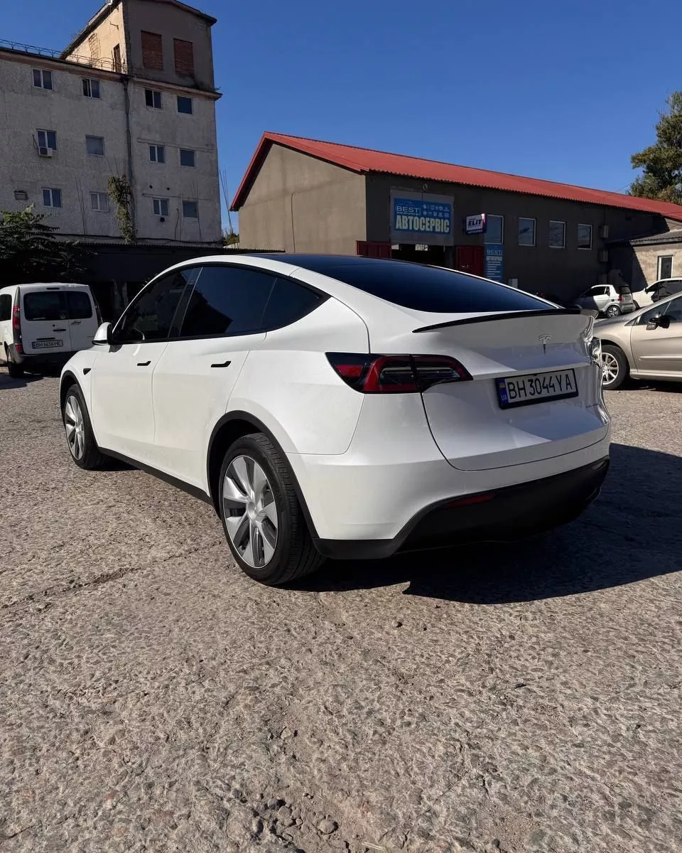 Tesla Model Y  82 kWh 202341