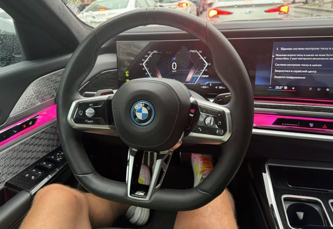 BMW i7  101.7 kWh 202251