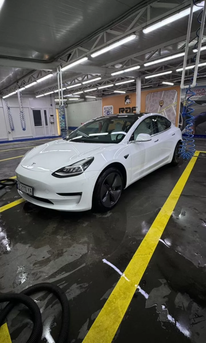 Tesla Model 3  202001