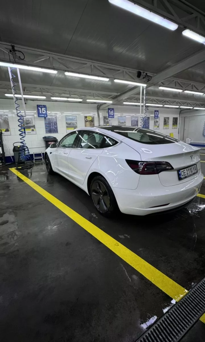 Tesla Model 3  202031