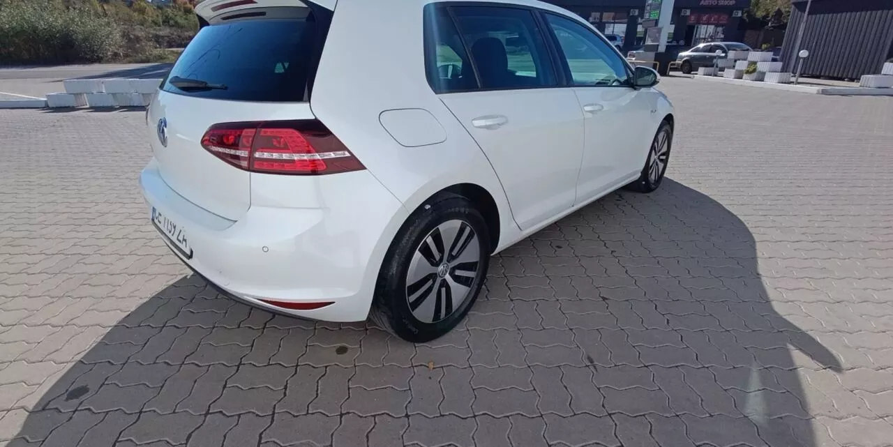 Volkswagen e-Golf  24 kWh 2015101