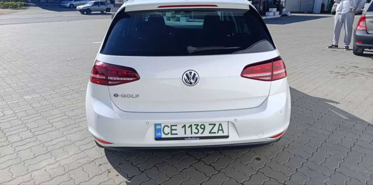 Volkswagen e-Golf  24 kWh 2015111