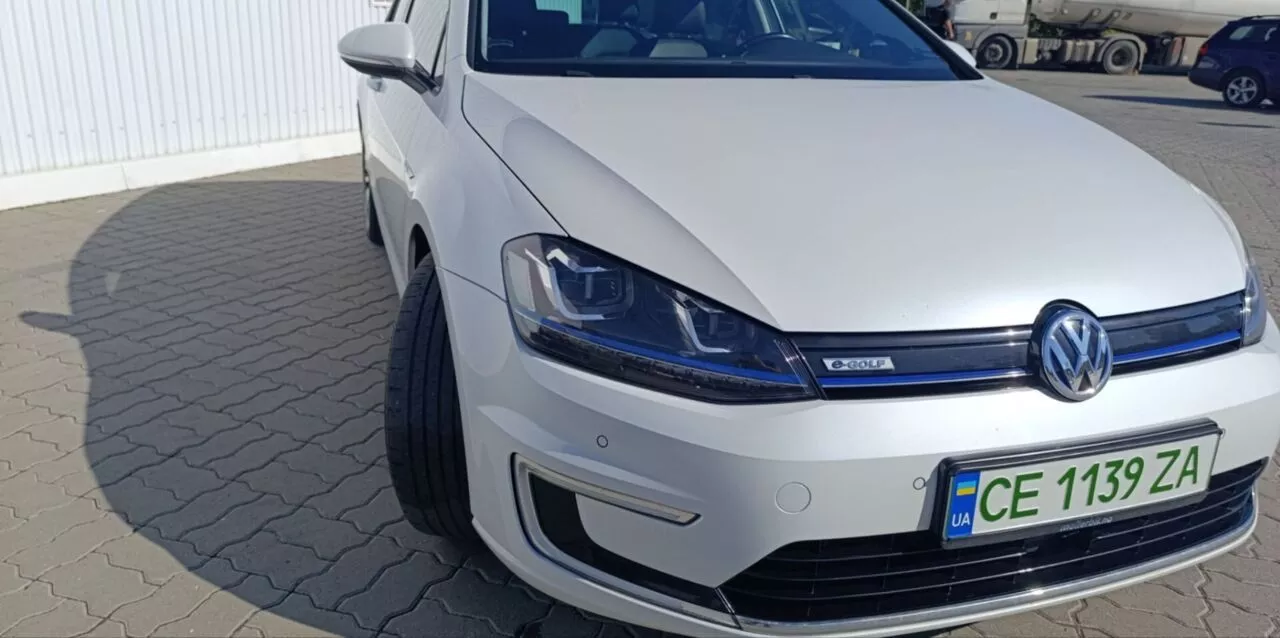 Volkswagen e-Golf  24 kWh 2015211