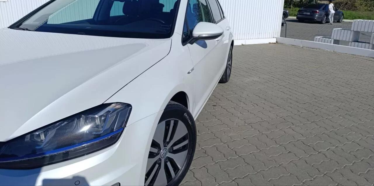 Volkswagen e-Golf  24 kWh 2015221