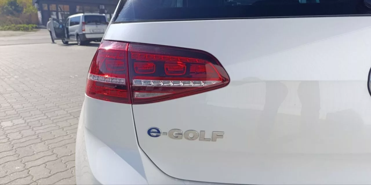 Volkswagen e-Golf  24 kWh 2015251