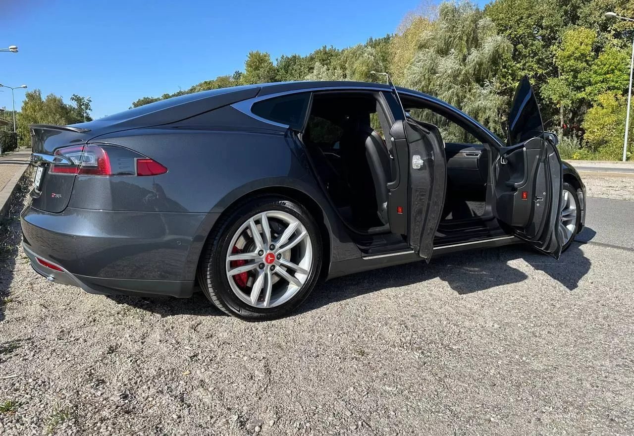 Tesla Model S  85 kWh 201411