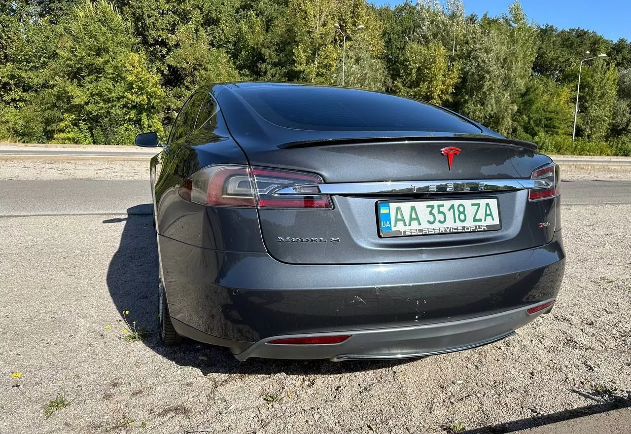 Tesla Model S  85 kWh 201481