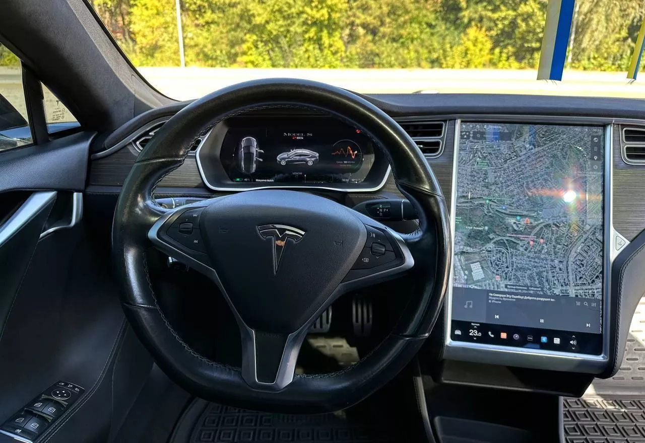 Tesla Model S  85 kWh 2014111