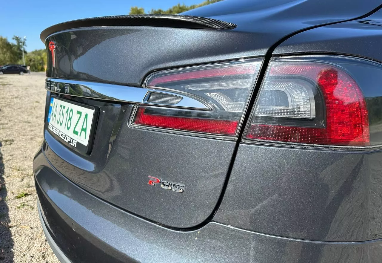 Tesla Model S  85 kWh 2014241