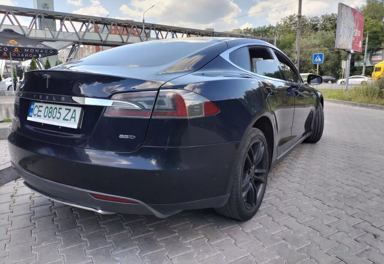 Tesla Model S  85 kWh 201511