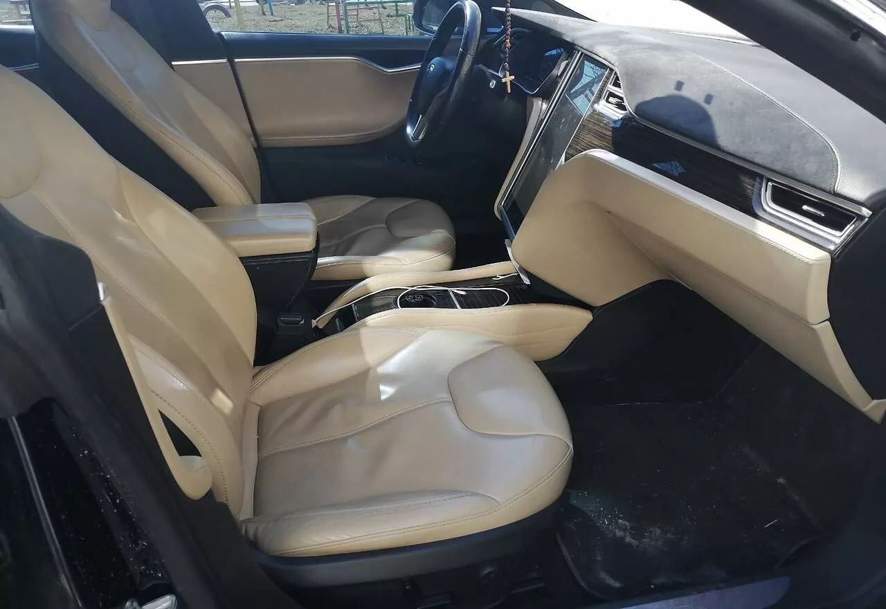 Tesla Model S  85 kWh 201541