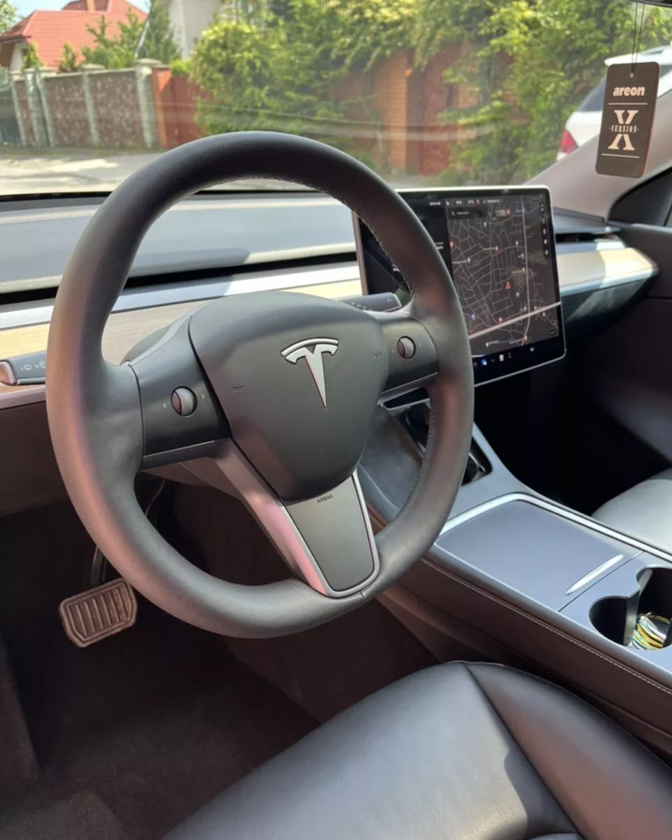 Tesla Model Y  82 kWh 2021211