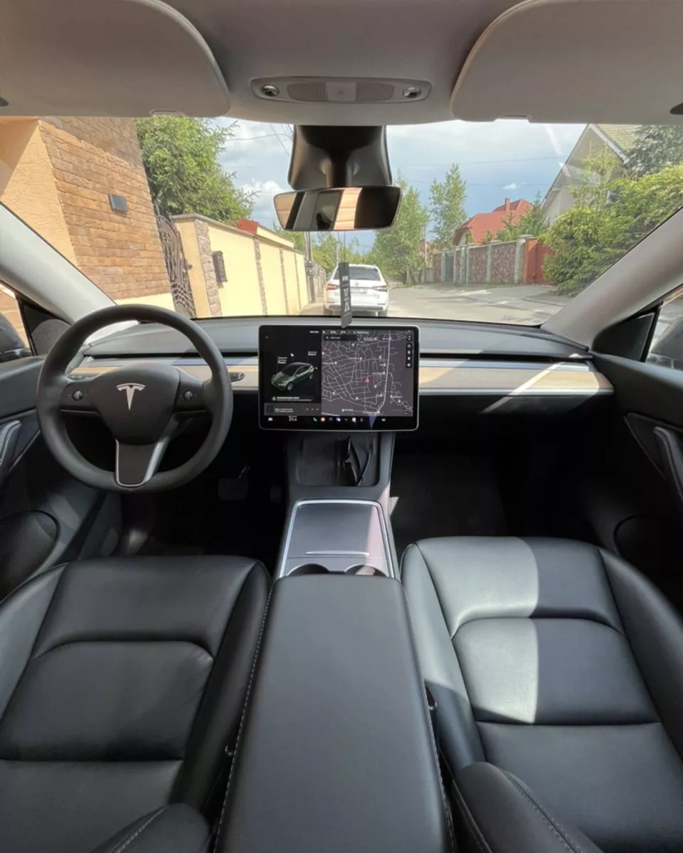 Tesla Model Y  82 kWh 2021241