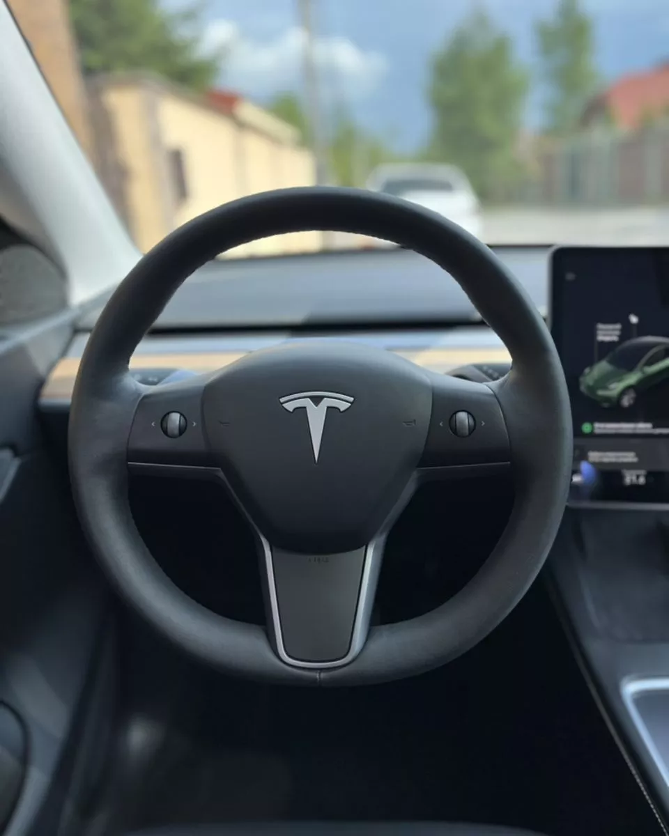 Tesla Model Y  82 kWh 2021261