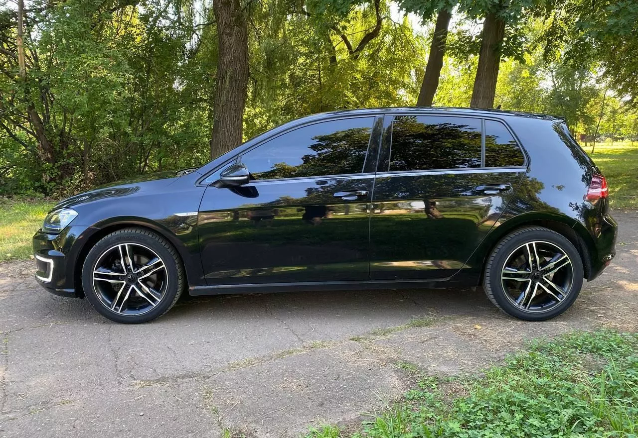 Volkswagen e-Golf  201531