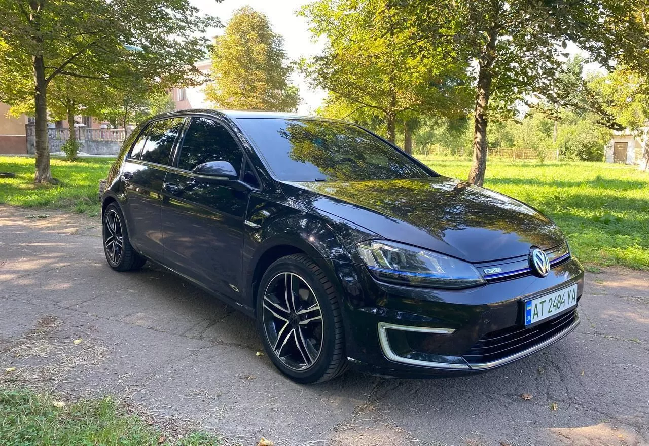 Volkswagen e-Golf  2015121