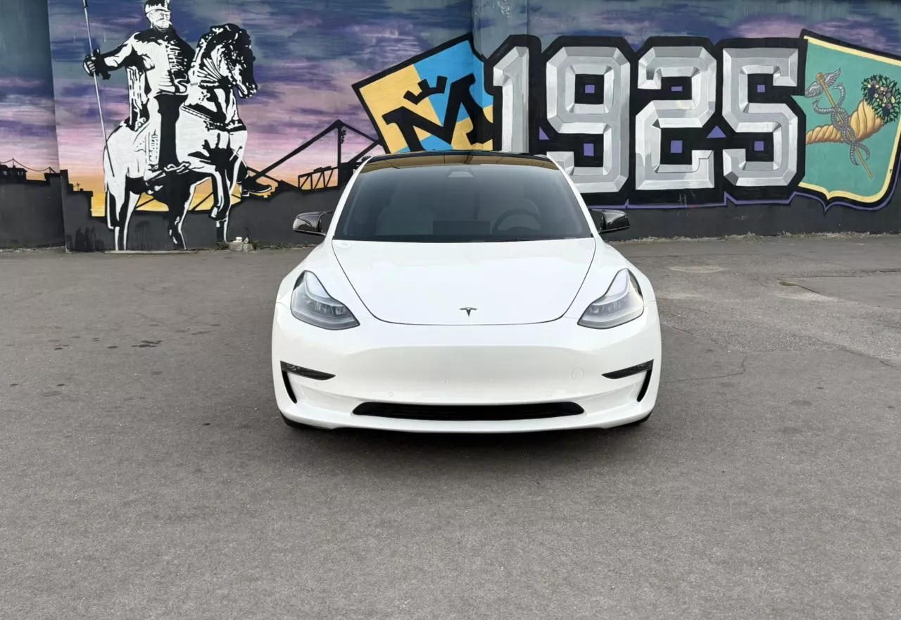 Tesla Model 3  82.5 kWh 202131