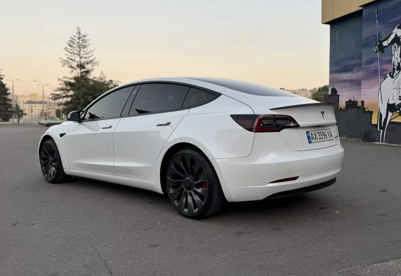 Tesla Model 3  82.5 kWh 202161