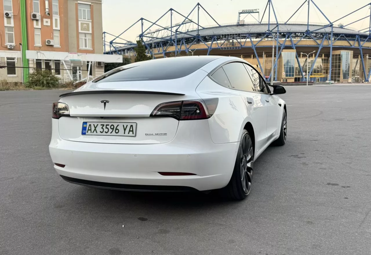 Tesla Model 3  82.5 kWh 2021101