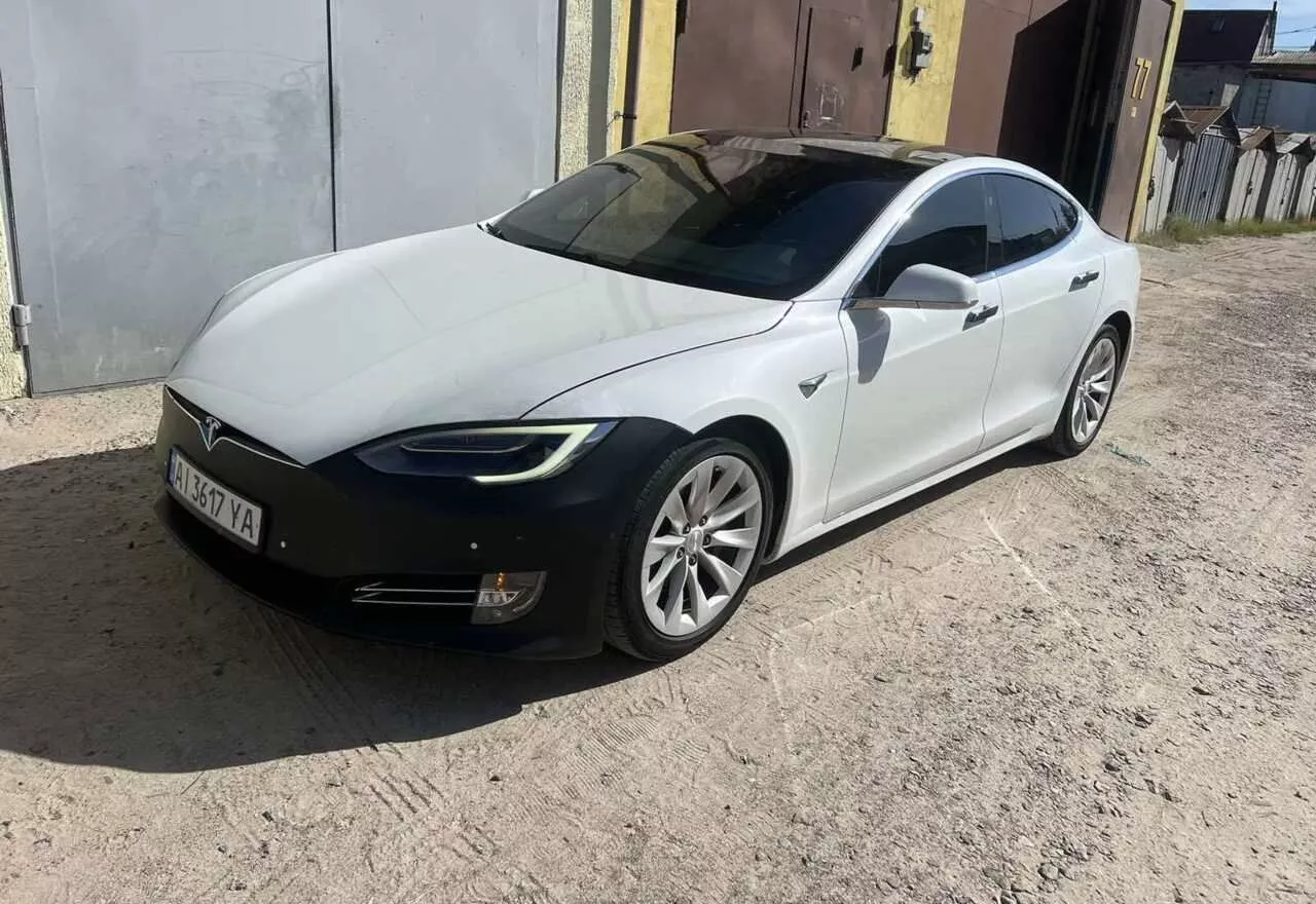 Tesla Model S 