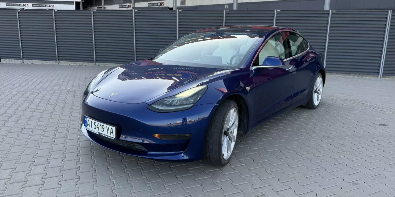 Tesla Model 3  2019161