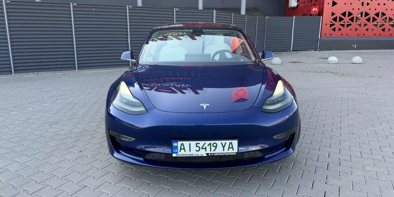 Tesla Model 3  2019171