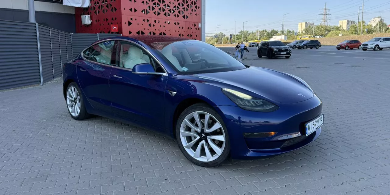 Tesla Model 3  2019181