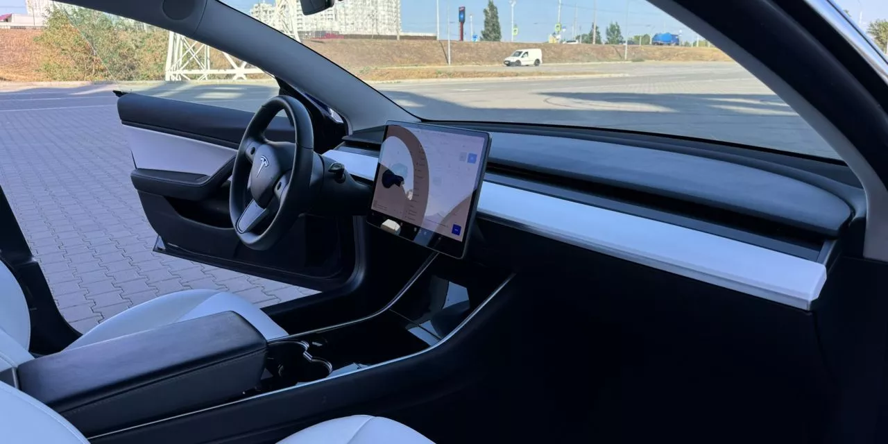 Tesla Model 3  2019111