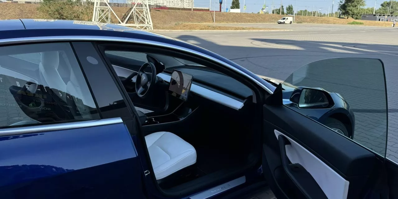 Tesla Model 3  2019121