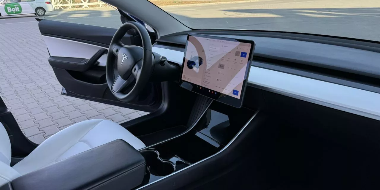 Tesla Model 3  2019131