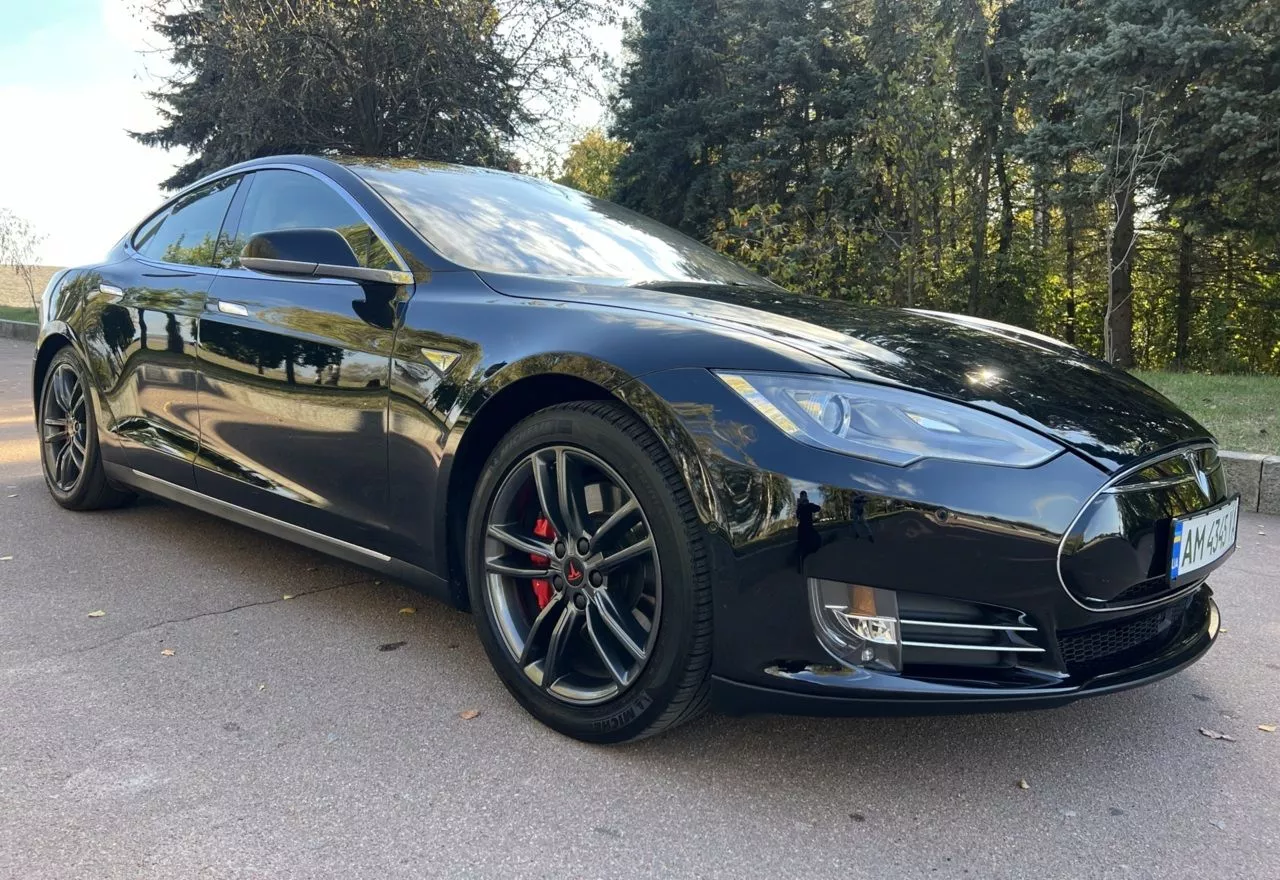 Tesla Model S 