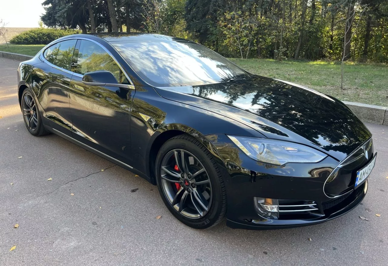 Tesla Model S  85 kWh 201511