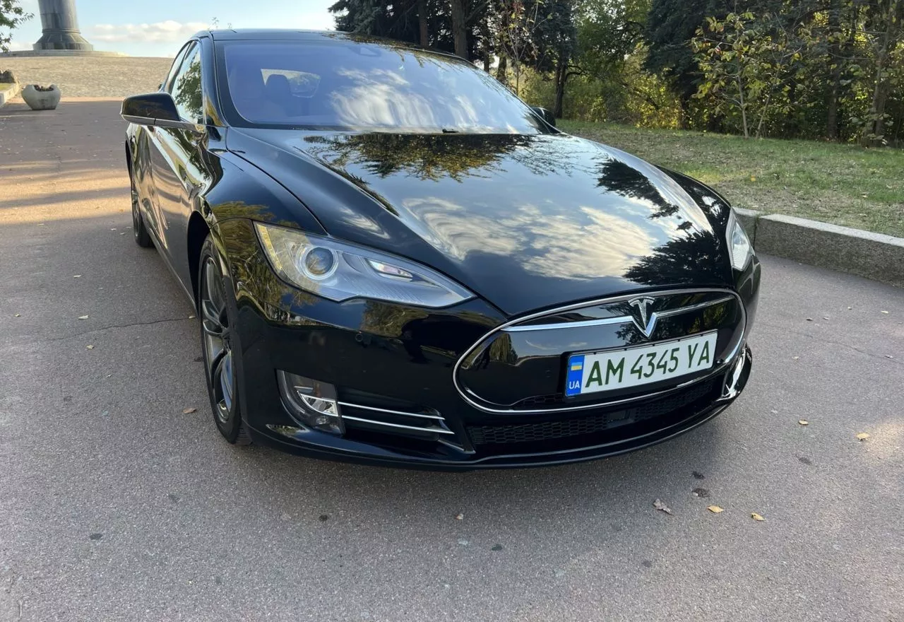 Tesla Model S  85 kWh 201521