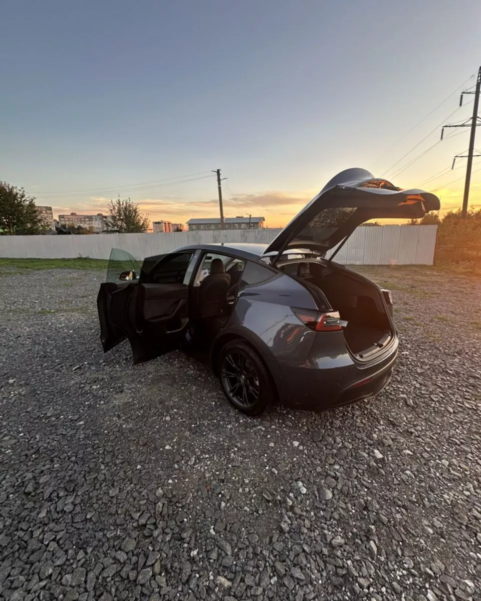 Tesla Model Y  82 kWh 2022221