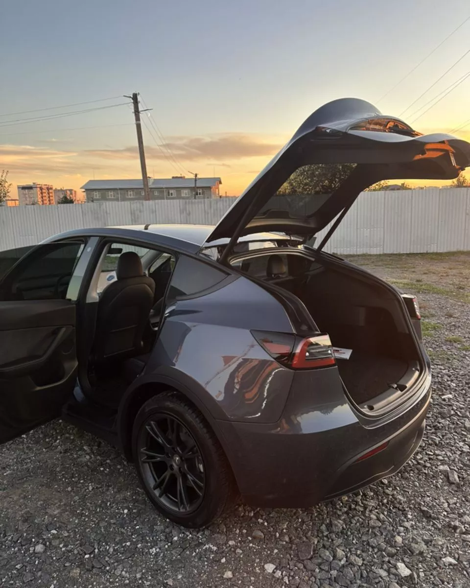 Tesla Model Y  82 kWh 2022241