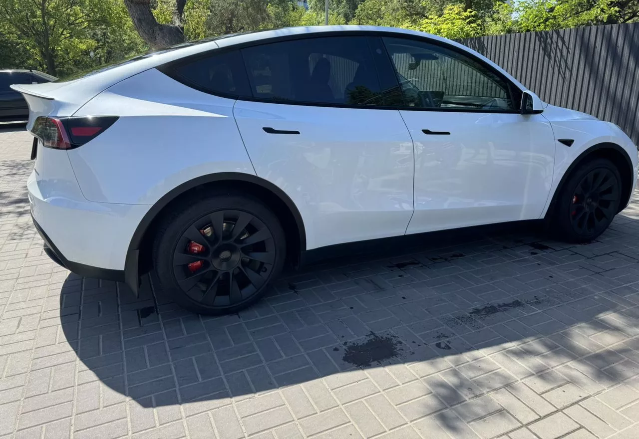 Tesla Model Y  82 kWh 2022111