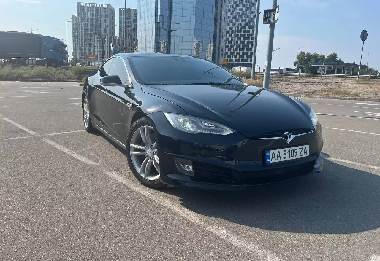 Tesla Model S 