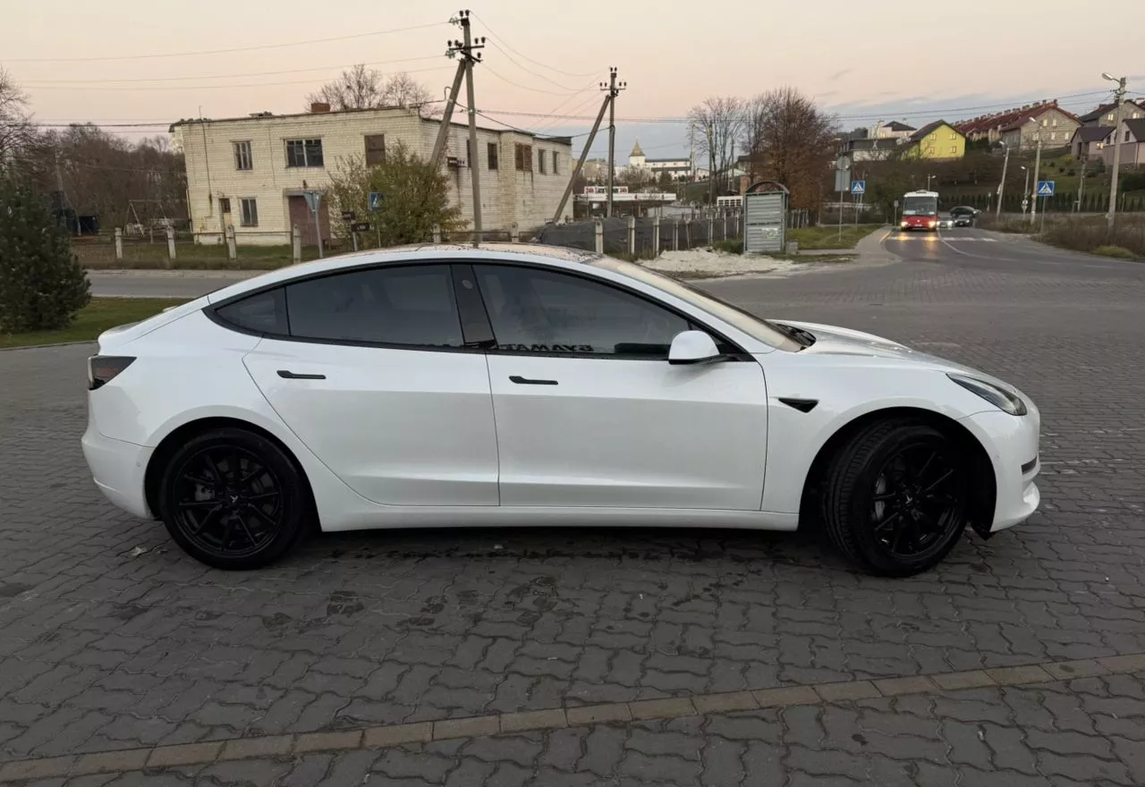 Tesla Model 3  60 kWh 2019131