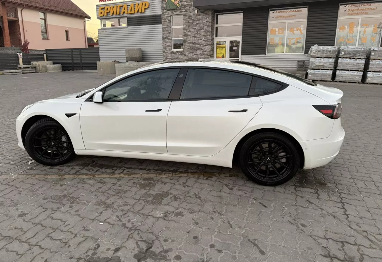 Tesla Model 3  60 kWh 2019351