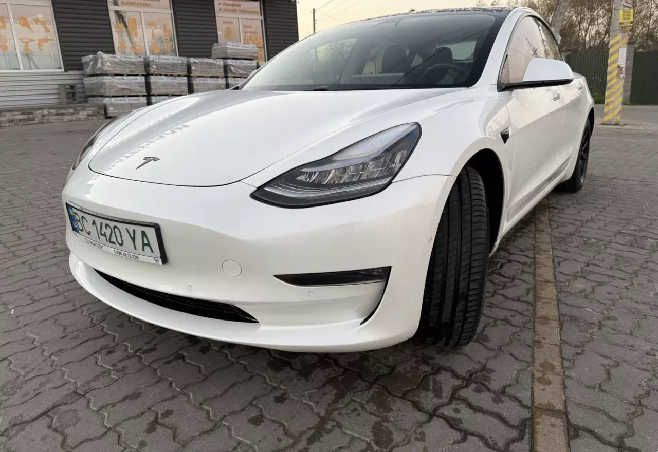 Tesla Model 3  60 kWh 2019381