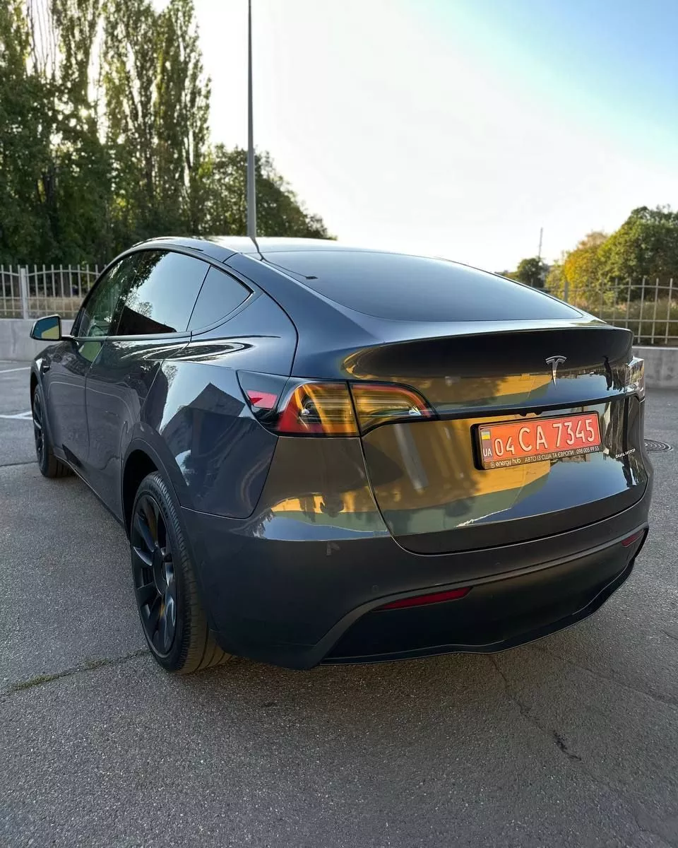 Tesla Model Y  82 kWh 2022111